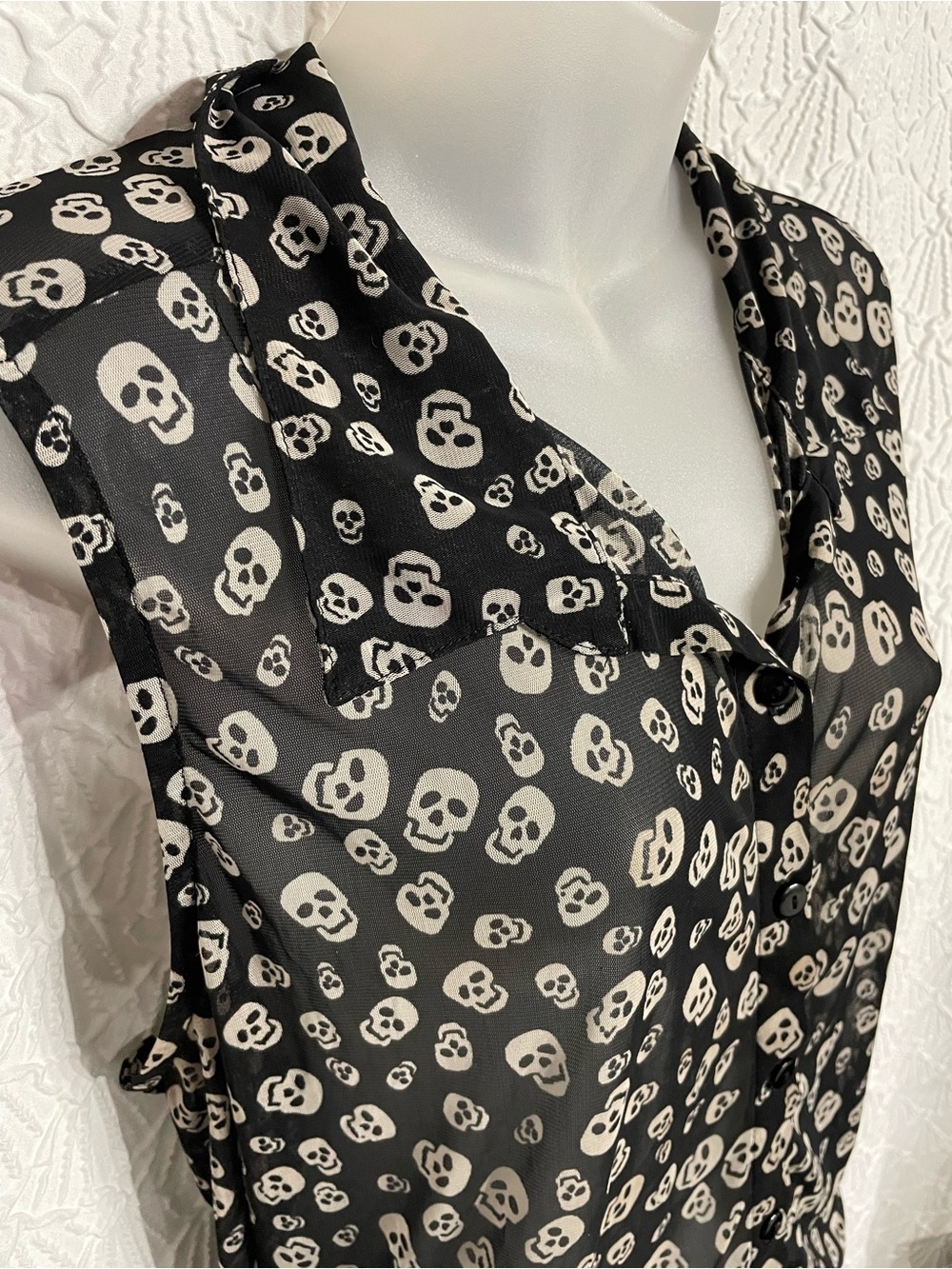 Women’s 2XL (46” B) Siren Lily Sheer Sleeveless Button Down Skull print Blouse G